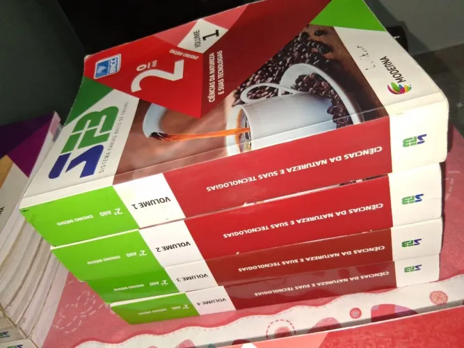 Venda de Kit de livros usados sistema farias brito para alunos do 2° ano do ensino médio