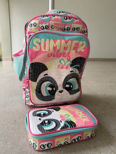 1- mochila da pucket de rodinha e puxador + estojo + lancheira