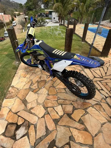 Moto de trilha Sherco SE 300 muito nova