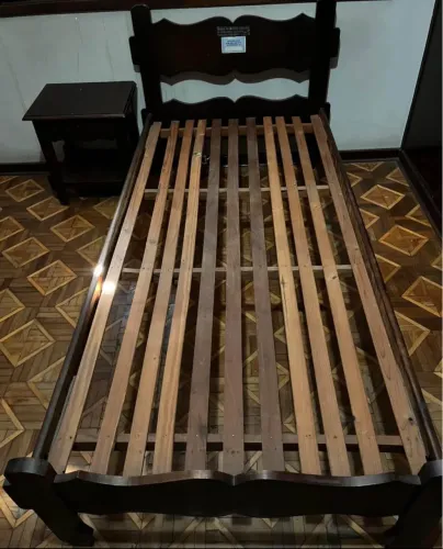 Cama de Madeira Maciça