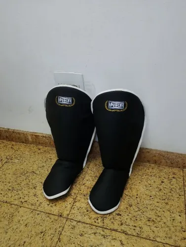Protetor de canela com pé Muay Thai Punch
