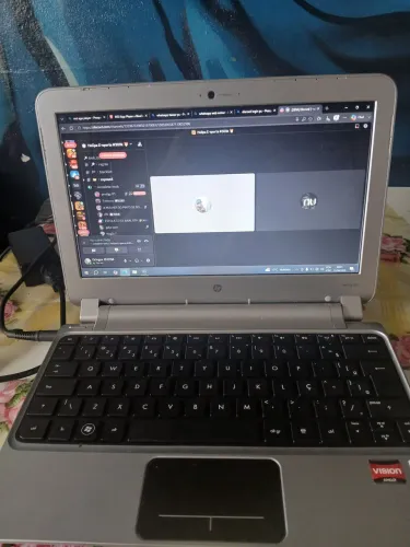 Notebook usado a 2 meses tem simples defeito que funciona apenas no carregador