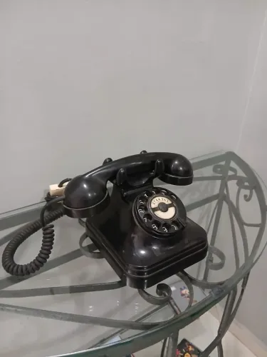 Telefone antigo preto de Baquelite