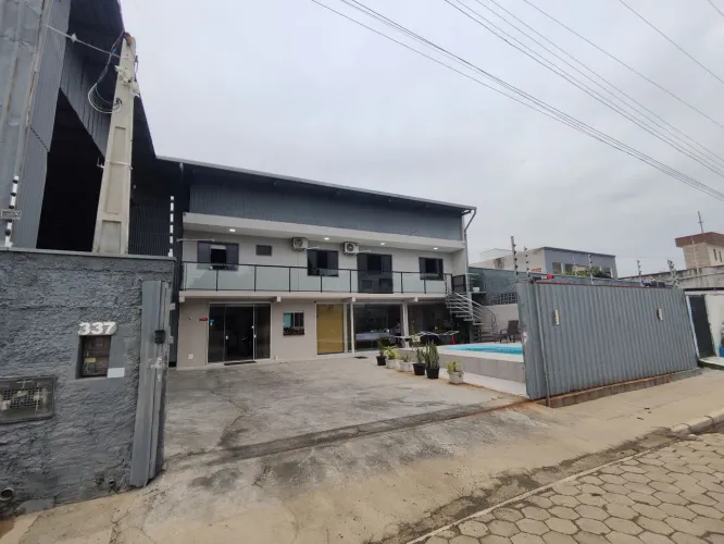 ? GALPÃO COM CASA MOBILIADA NO BAIRRO BARRA DO RIO - ITAJAÍ!