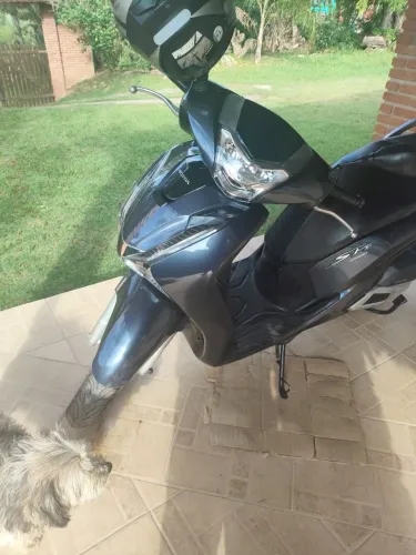 Vende se lh150i 3°dono moto impecável feito revisão.