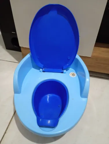 Troninho azul infantil para desfralde 