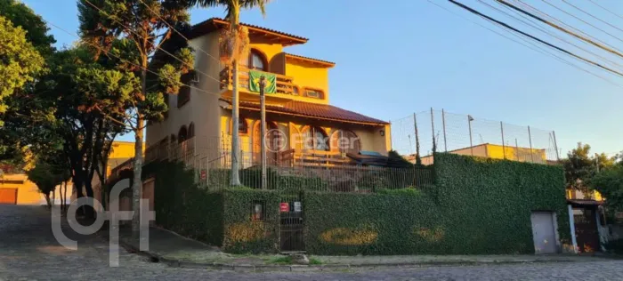 Casa à venda em Vila Nova com 188 m², 4 quartos, 2 suítes, 3 vagas