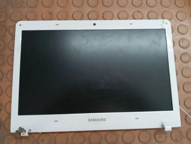 Tela LCD somente para aproveitar o LCD para notebook Samsung.