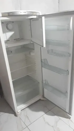 Geladeira Consul degelo seco.
