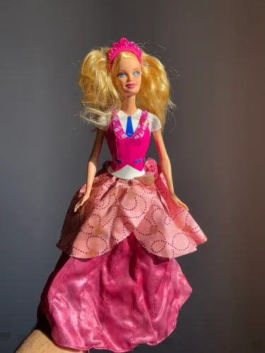 Boneca Barbie escola de princesas 