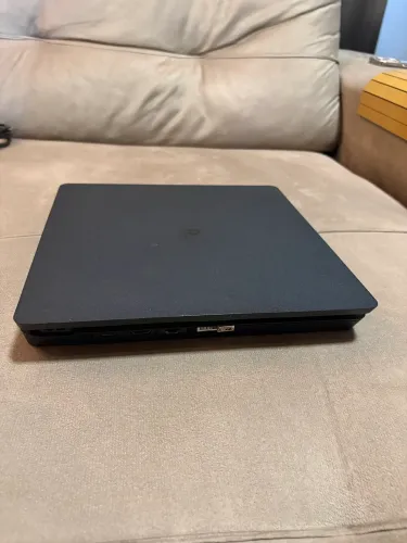 PS4 Slim + 2 controles originais