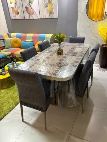 Mesa com tampo de vidro (rachada)