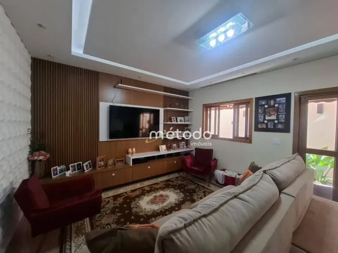 Casa com 4 quartos à venda, 220 m² por R$ 980.000 - Nogueira - Guararema/SP