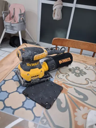 Vendo lixadeira orbital dewalt DWE6411