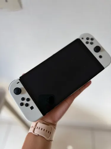nitendo Switch Oled + Mário kart deluxe (novo)