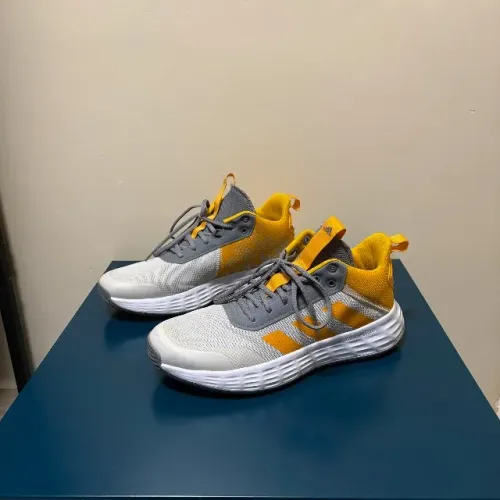 tênis adidas own the game 2.0 yellow/grey. tamanho 42 (us 10).