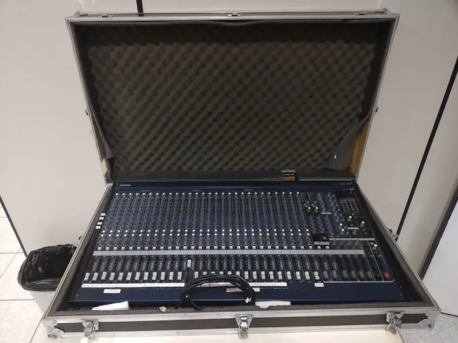 Mesa de Som Yamaha MG 32