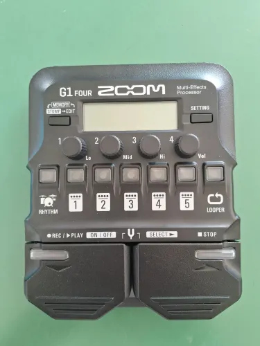 Pedaleira Zoom G1 Four - Multi efeitos para guitarra
