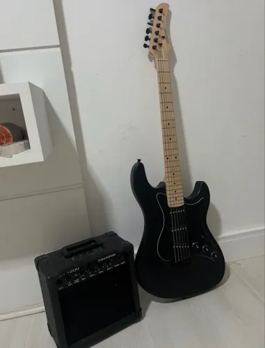 Guitarra Strimberg + cuvave + amplificador 