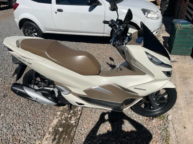 Vendo moto pcx muito conservada a mais nova de Anápolis