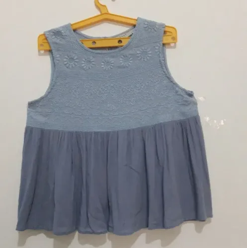 blusa em algodão e viscose com bordado Tam. P