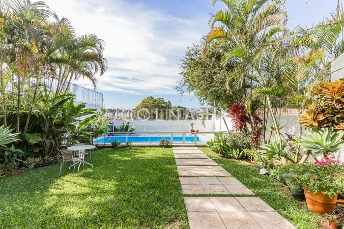 CASA COM QUINTAL DOS SONHOS!