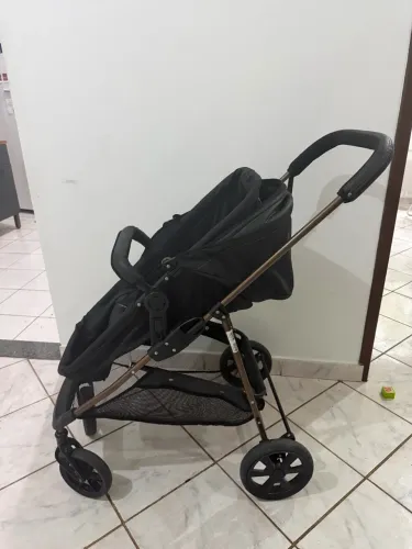 CARRINHO E BEBÊ CONFORTO