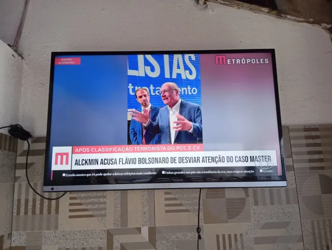 Vendo TV AOC 43 polegadas - não é Smart