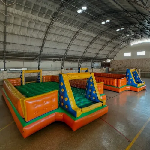 Futebol de sabão, Brinquedos infláveis, Pula pula, Piscina de bolinha