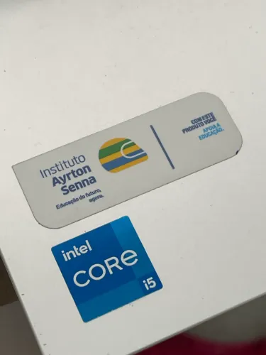 Notebook Lenovo i5, 500 gigas com placa de vídeo