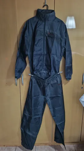 CONJUNTO CAPA DE CHUVA TRILHA E RUMOS