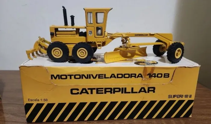 Miniatura Motoniveladora Caterpillar B140 Anos 80 Escala 1/50