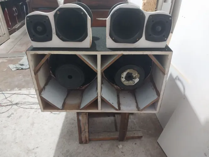 Vendo uma caixa de som alto motivo sem módulo 