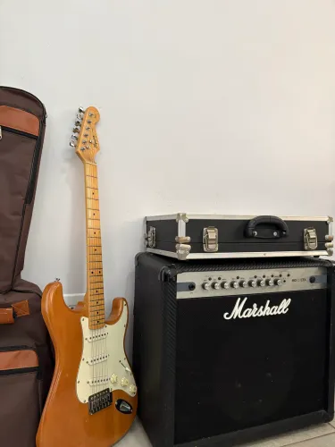 Amplificador Marshal + G kit de pedais e acessórios 