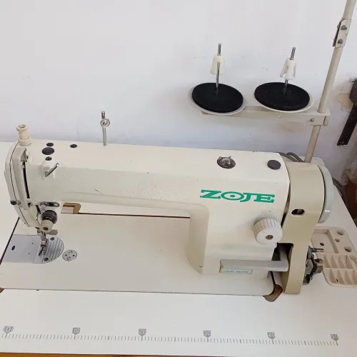 Máquina Reta Industrial semi nova
