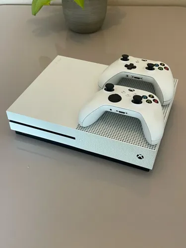 Xbox one S 1T | 2 Controles