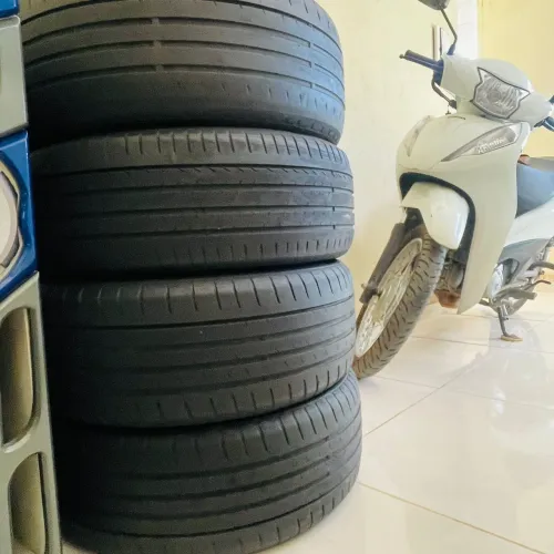 Vendo pneus meia vida 205/50 R17