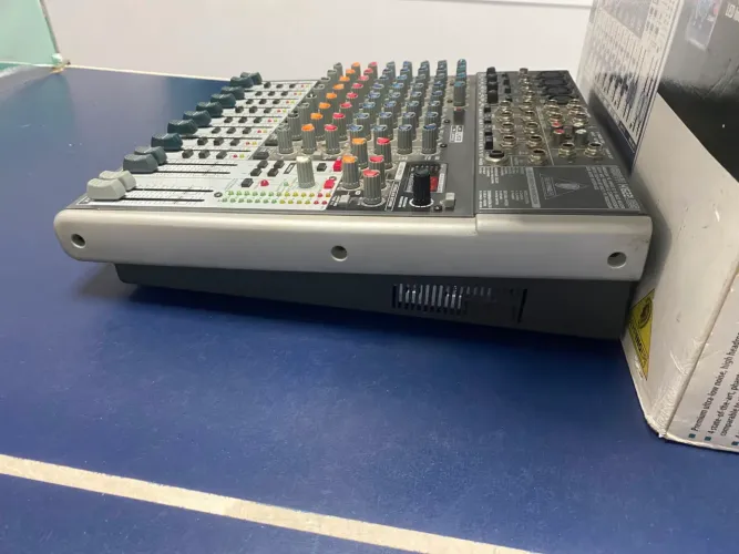Mesa de Som Behringer XENYX X1622USB