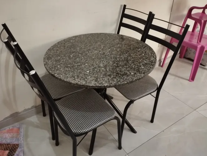 Mesa de Ardósia Circular C/4 cadeiras