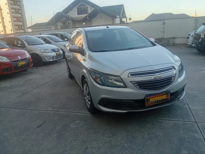 Chevrolet Onix Hatch LT 1.4 8V Flex Power Mec. 4P 2015