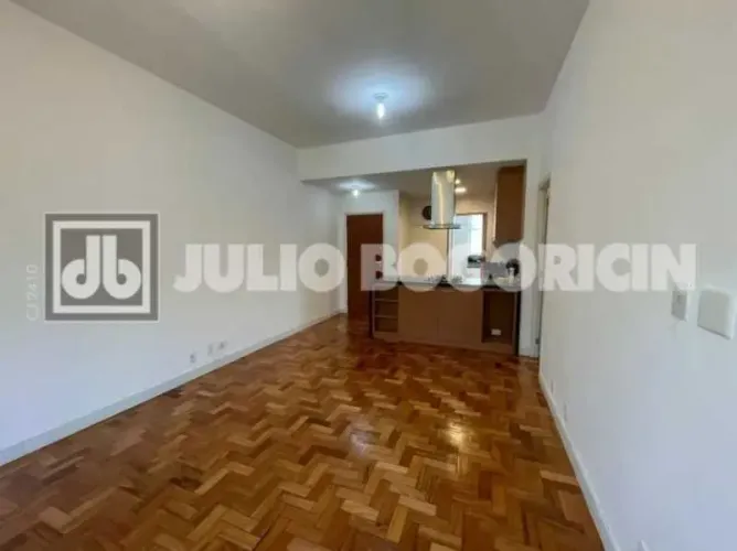Apartamento : / Residencial / Cosme Velho