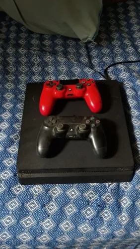 PS4 slim- 500gb (dois controles)