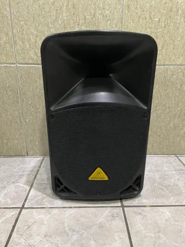 Caixa Behringer 12 polegadas