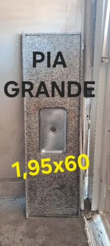 Pia de granito grande