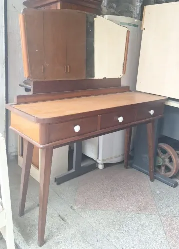 Penteadeira antiga Madeira maciça.