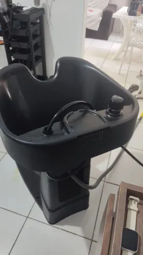 Cadeira ,carrinho ,lavatório