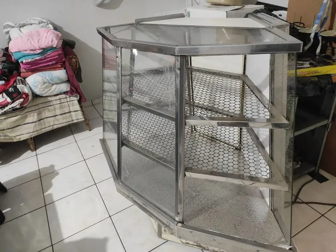 Vendo um balcão bobiniere de vidro para comercio