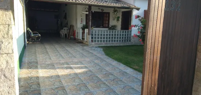 Lote com duas otimas casas independentes para até 3 familias