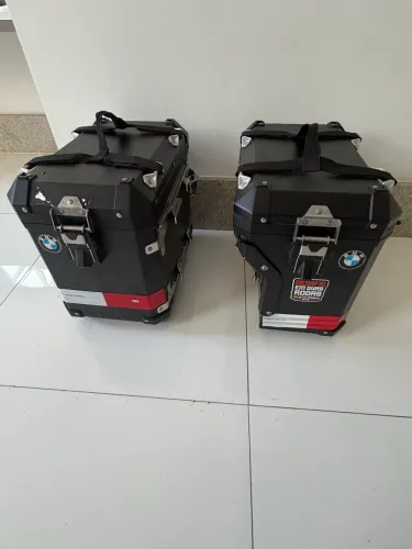 Vendo baús laterais originais moto BMW 1250 adventure. Pouco usado