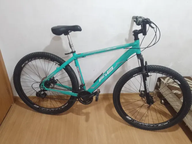 Vendo 3 bicicleta uma aro 29 e outra retrô outra simples